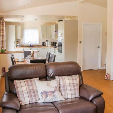 Fabulous Detached Lodge With Hot Tub Two Nights Minimum Stay Bridgnorth Dış mekan fotoğraf