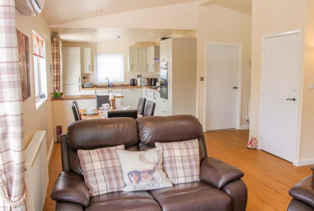 Fabulous Detached Lodge With Hot Tub Two Nights Minimum Stay Bridgnorth Dış mekan fotoğraf