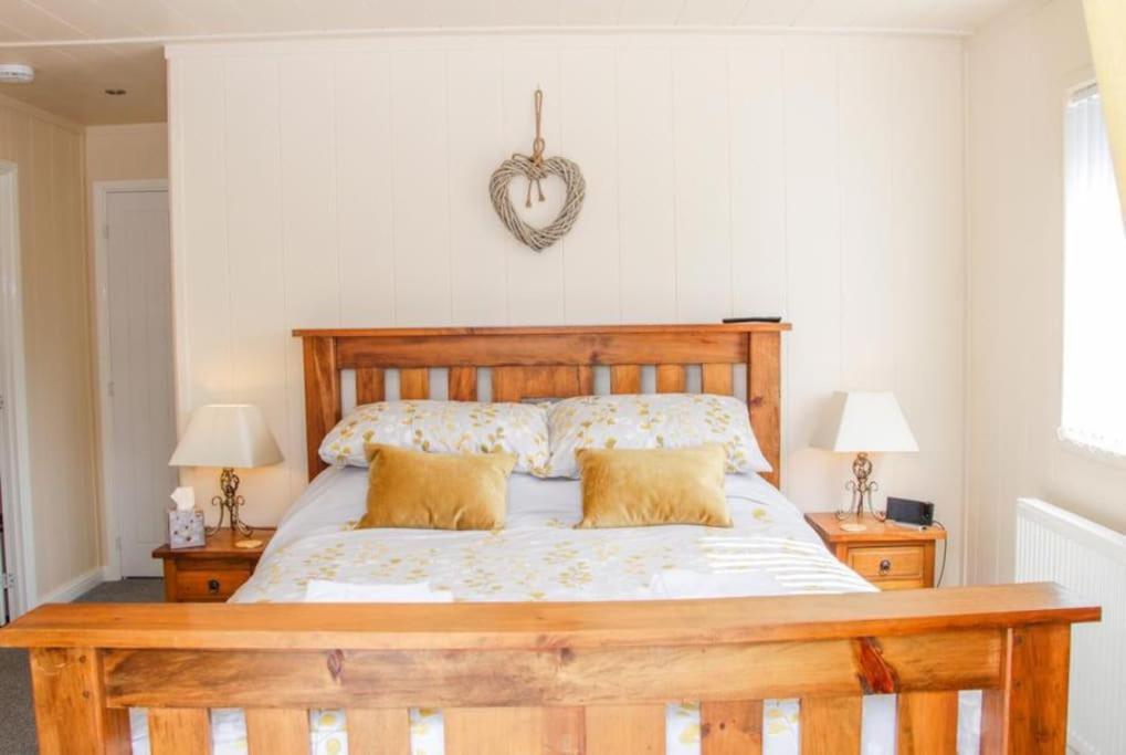 Fabulous Detached Lodge With Hot Tub Two Nights Minimum Stay Bridgnorth Dış mekan fotoğraf