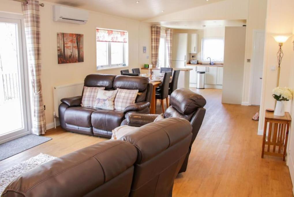 Fabulous Detached Lodge With Hot Tub Two Nights Minimum Stay Bridgnorth Dış mekan fotoğraf